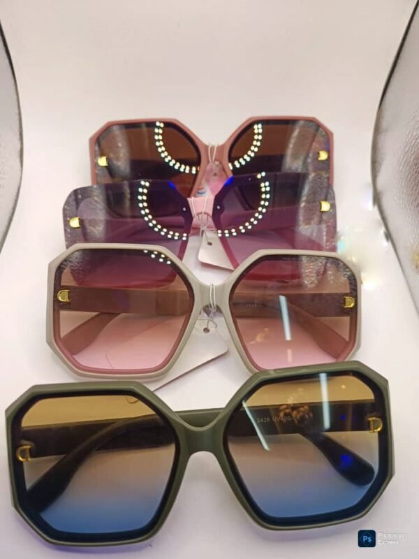 Polycarbonate Stylish Unisex Sunglasses